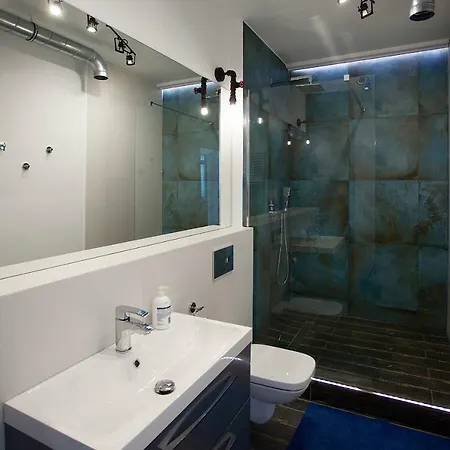 Houseboat Apartman *