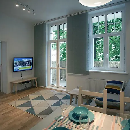 Houseboat Apartman *